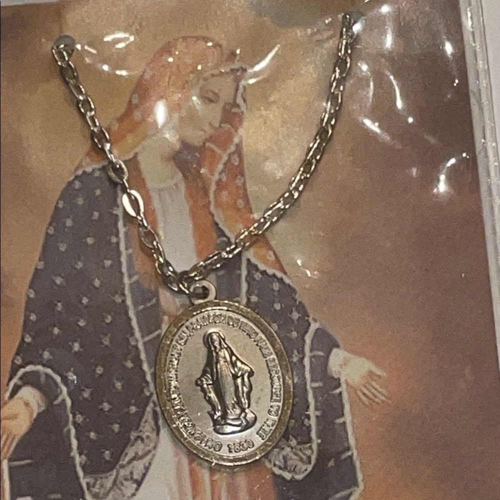 Silver Tone Pope John Paul’s Prayer to Our Lady Religious Pendant Necklace - Picture 2 of 6